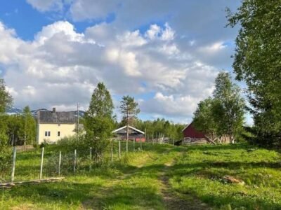 Nydelig smabruk med hus og fjøs og badstu