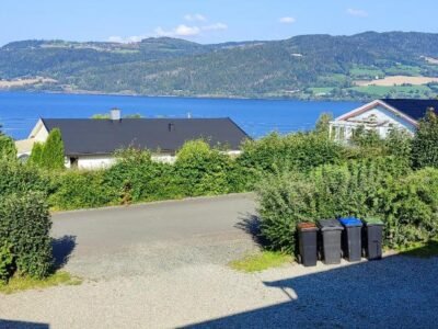 Separate rooms in a large house,on the E6 road