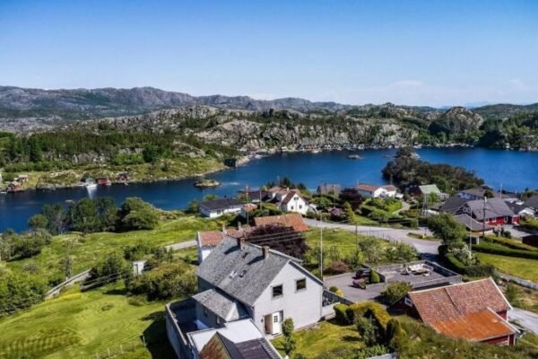 Fjord-View Retreat with Free Parking and Fast Internet