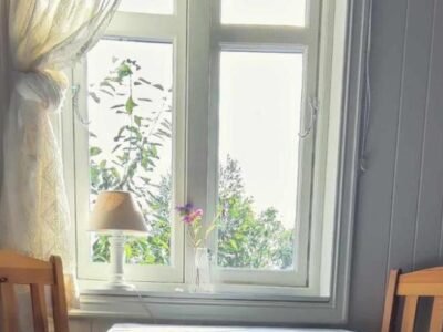 Øya husrom-enkeltsenger-kjøkken-bad