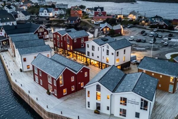 Henningsvær Bryggehotell – by Classic Norway Hotels