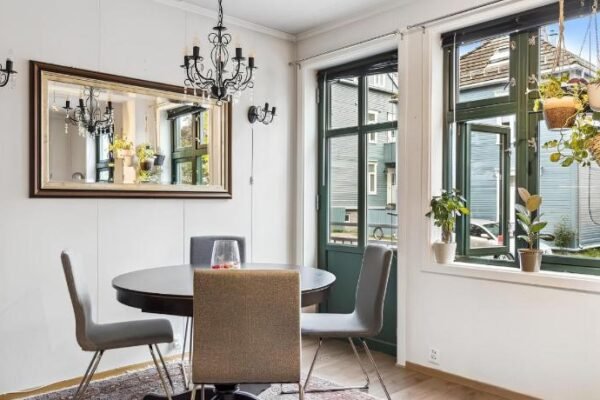 Stylish & Modern Apartment, in Centre, Free Parking spot !
