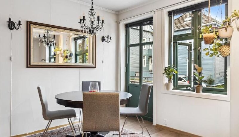 Stylish & Modern Apartment, in Centre, Free Parking spot !