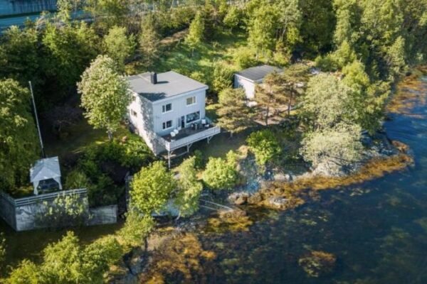 Private House & Bungalow by the sea