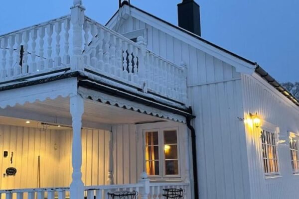 Marvelous farmhouse with amazing fjord and mountain view in Northern Norway