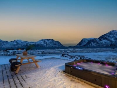 New amazing cabin with spectacular view and jacuzzi in the heart of Lofoten