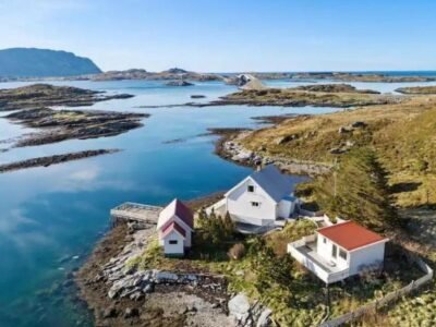 Panoramic seaview cabin for two persons by the sea