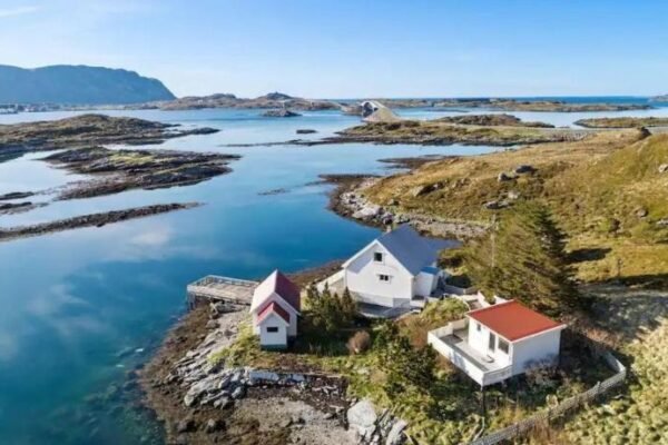 Panoramic seaview cabin for two persons by the sea