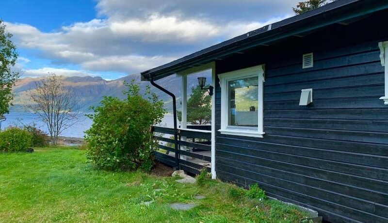 Cabin &laquo;Morell&raquo; by the Hardangerfjord