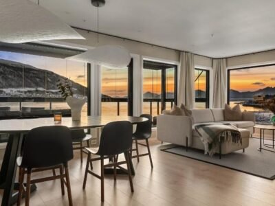 Premium Penthouse Sea & Mountain view Apartments in Tromsø 2-Bathrooms, Free Parking in garage
