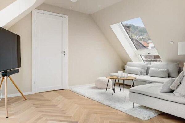 Dinbnb Apartments I Mid-City Luxury with Mini Balcony and Smart TV & Sound System