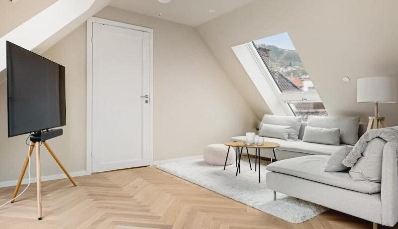 Dinbnb Apartments I Mid-City Luxury with Mini Balcony and Smart TV & Sound System