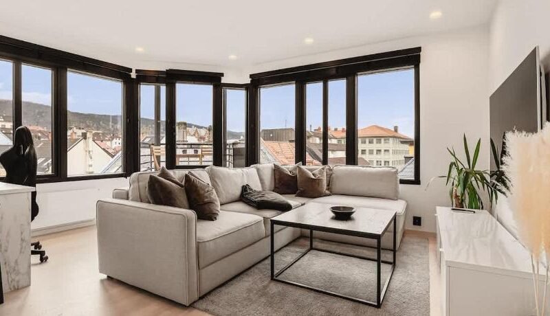 Dinbnb Apartments I Penthouse 250m From City Center I Privat Balcony