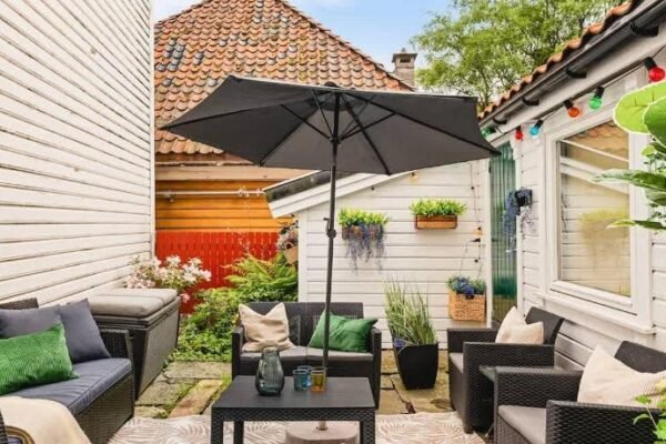 Dinbnb Apartments I Family Dream in Bergen I Playroom I Private Garden