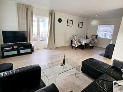 Koselig leilighet med balkong og parkering.