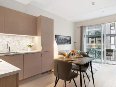 Central Apartment w Private Balcony in Oslo