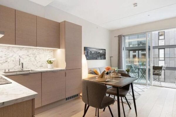 Central Apartment w Private Balcony in Oslo