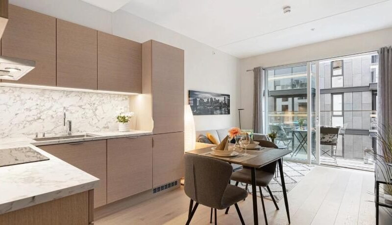 Central Apartment w Private Balcony in Oslo