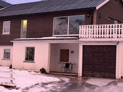 Large detached house in the middle of Lofoten