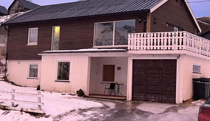 Large detached house in the middle of Lofoten