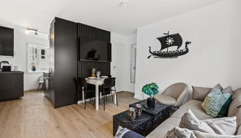 Homerentals Apartments – Behind Bryggen & historic cobblestone streets – 2 Floor renovated from febr