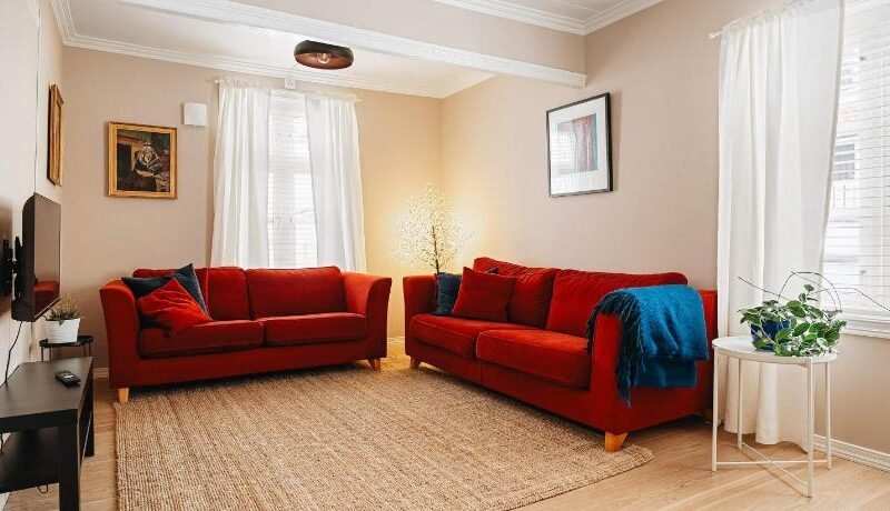 DINBNB Homes l Charming 2-Bedroom Home by the Sea Cozy