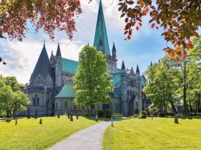 Du vil elske a bo her! Et lite, men koselig sted med perfekt beliggenhet!