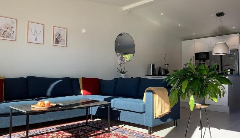 Elegant Townhouse, Breathtaking Views and Free Parking