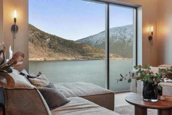 Penthouse with fjord view and parking