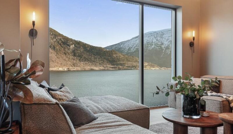 Penthouse with fjord view and parking