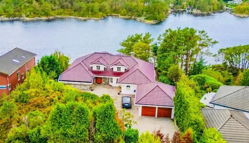 Waterfront Villa w/Boat&kayaks. 15min from Bergen