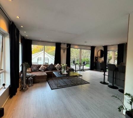 Tranquil home close to downtown