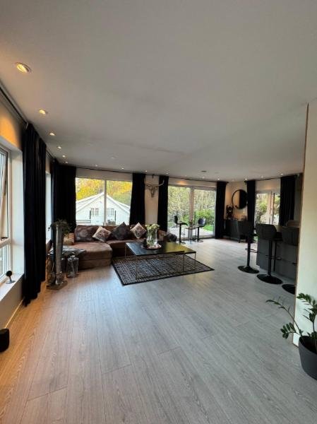 Tranquil home close to downtown