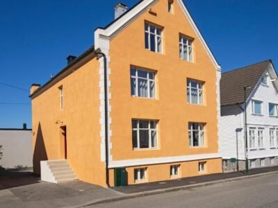 Central Guest House – Bedroom with Private Bathroom