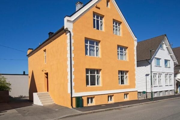Central Guest House – Bedroom with Private Bathroom