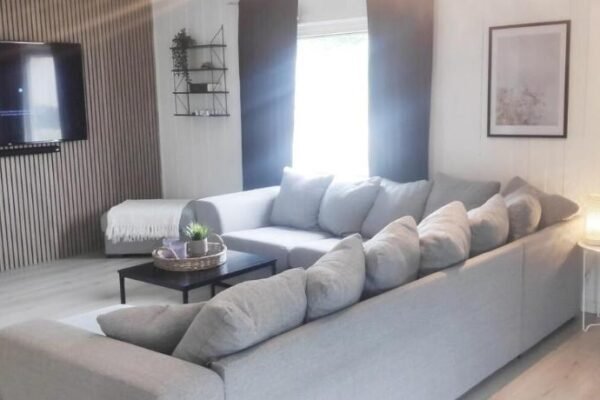 House with large hot tub in Bø, room for 2 families!