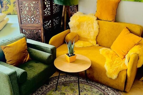 Stylish free parking Studio central with balcony