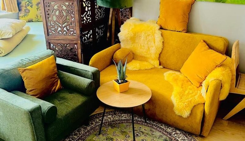 Stylish free parking Studio central with balcony