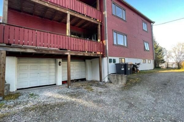 Arctic Skyview Retreat in Tromso – with parking