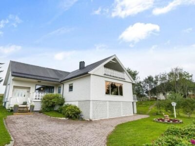 Lofoten Apartment 01