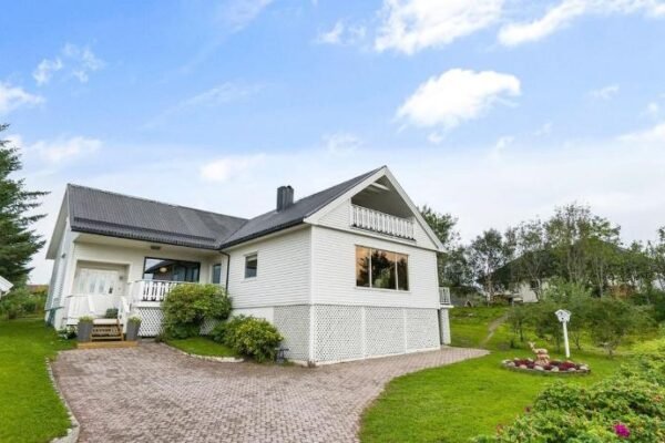 Lofoten Apartment 01