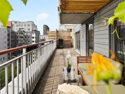 Penthouse 3-Story with 2 Terraces & Balcony