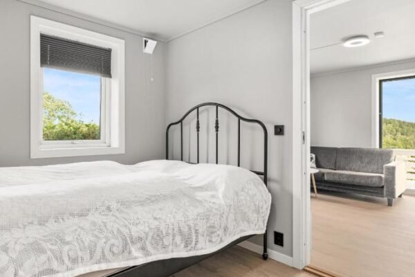 Sandefjord 1 bedroom kitchen and bathroom – Non smoking