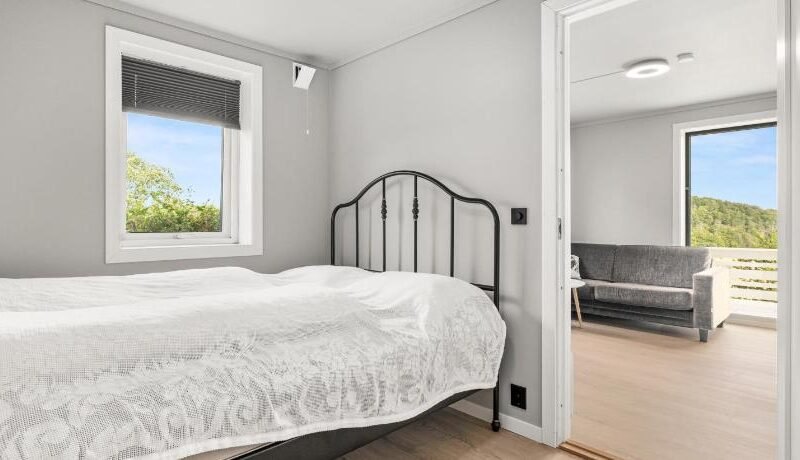 Sandefjord 1 bedroom kitchen and bathroom – Non smoking