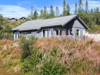 Modern Family Cabin at Norefjell – Views and Hiking