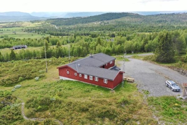 Red Cross Cabin, Spacious mountain lodge