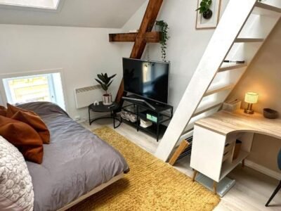 Chic Top Floor Loft – Perfect Location