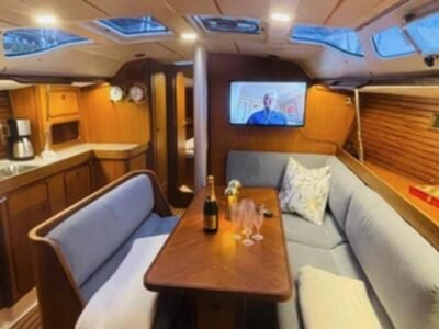 Seilbat 39 fot i Fredrikstad sentrum med hotellkomfort for 6 pers