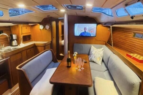 Seilbat 39 fot i Fredrikstad sentrum med hotellkomfort for 6 pers