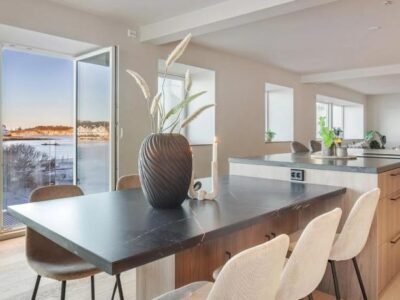 Exclusive Waterfront Apartment – Perfect for ONS